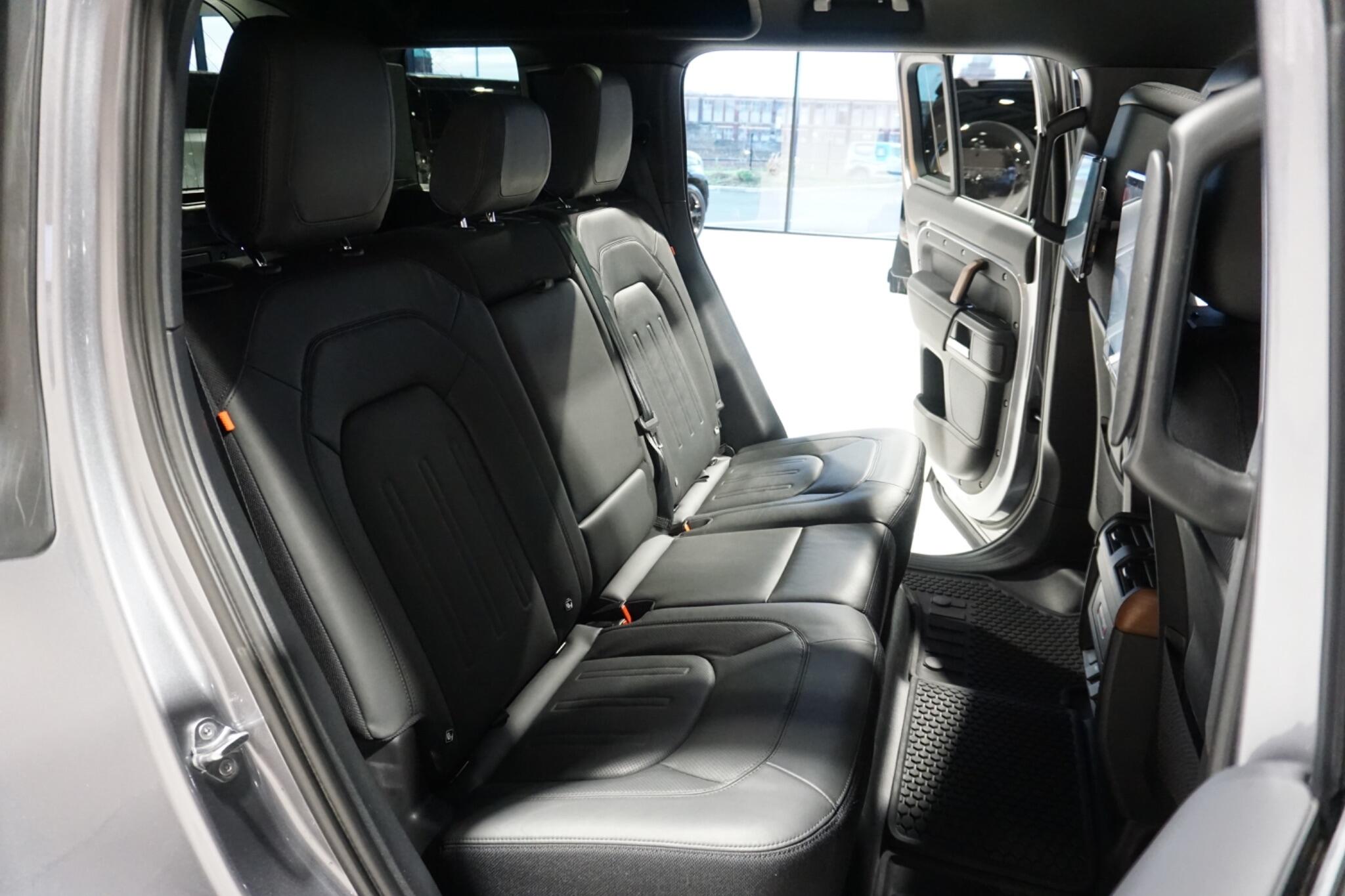 Land Rover Defender 110 3.0 D300 MHEV X SUV 5dr Diesel Auto 4WD Euro 6 (s/s) (300 ps)